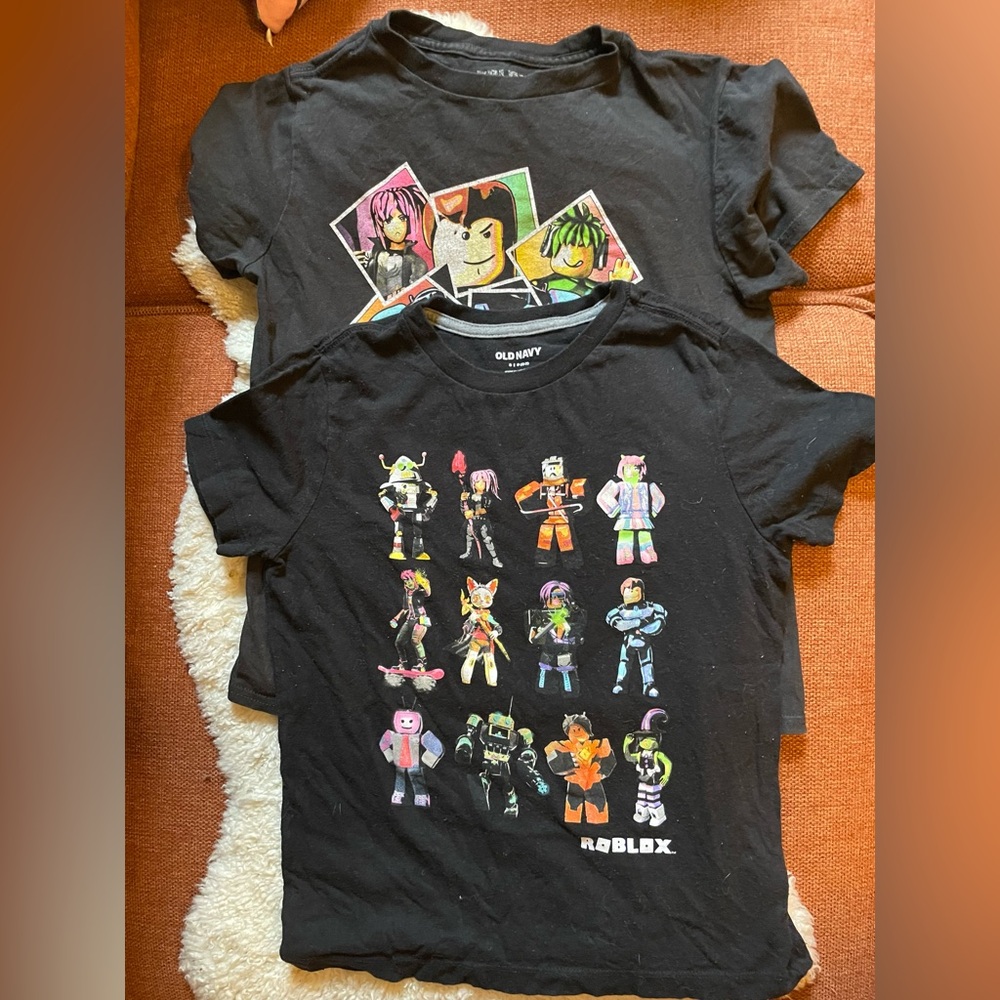 Kids Roblox T-shirt Lot. Size Small-Medium. GUC.
